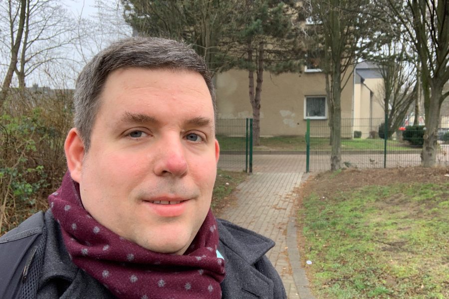Jens Matheuszik (vor dem Franz-Vogt-Törchen zwischen Franz-Vogt-Straße und Oskar-Hoffmann-Straße)